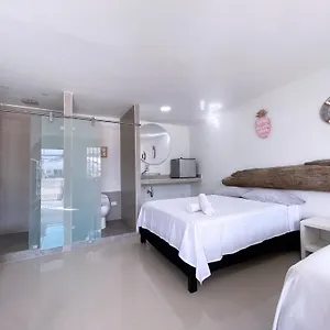 Island Vibes Hotell
